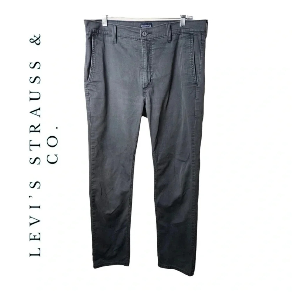 0385. Men’s LEVI’S STRAUSS & CO. CHINO DENIM JEANS DARK GARY IN COLOR ZIPPER‎
